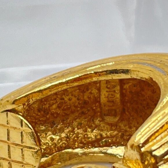 Vintage Thick BUTLER Gold Tone Hoops Clip On Earrings Large Signed Designer 5th - Picture 8 of 9